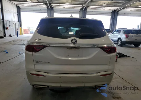 2024 Buick Enclave Essence z USA, uszkodzony, nr VIN 5GAEVAKW3RJ110211